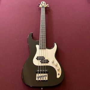 Greg Bennett CR13BK Short Scale 4 String Bass - Soft Case Included